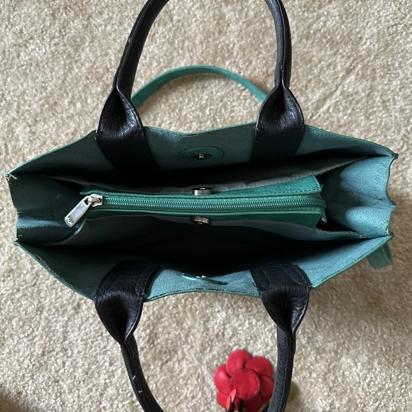 Green Espy Purse w Red Flowers and Multiple Pockets - Picture 3 of 5